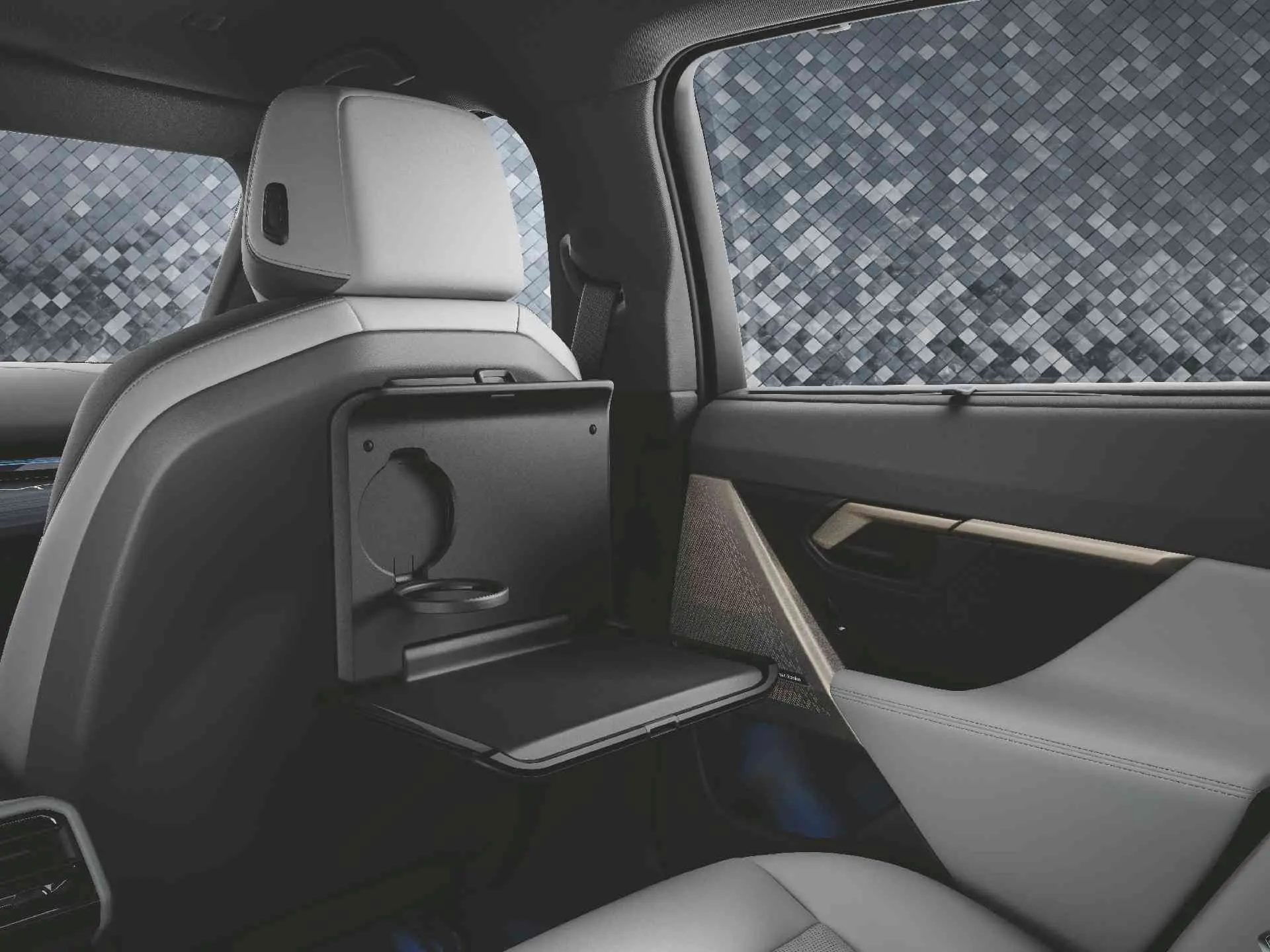  Travel & Comfort System 折りたたみテーブル BMW Travel & Comfort System Folding Table - BMW Group Australia